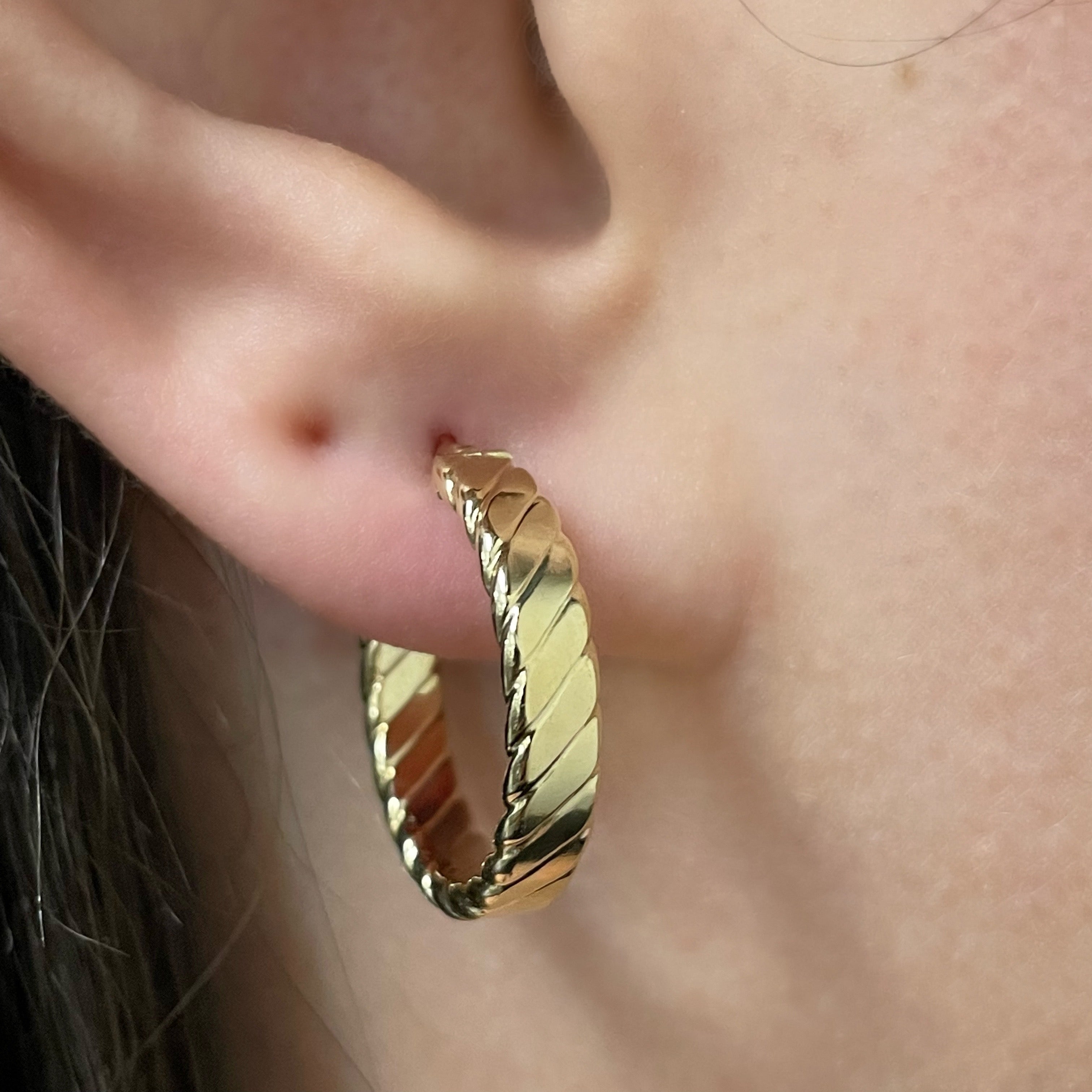 Italian 14k Yellow Gold Hollow Flat Rope Hoop Earrings 20.6mmx4mm 2.1 grams