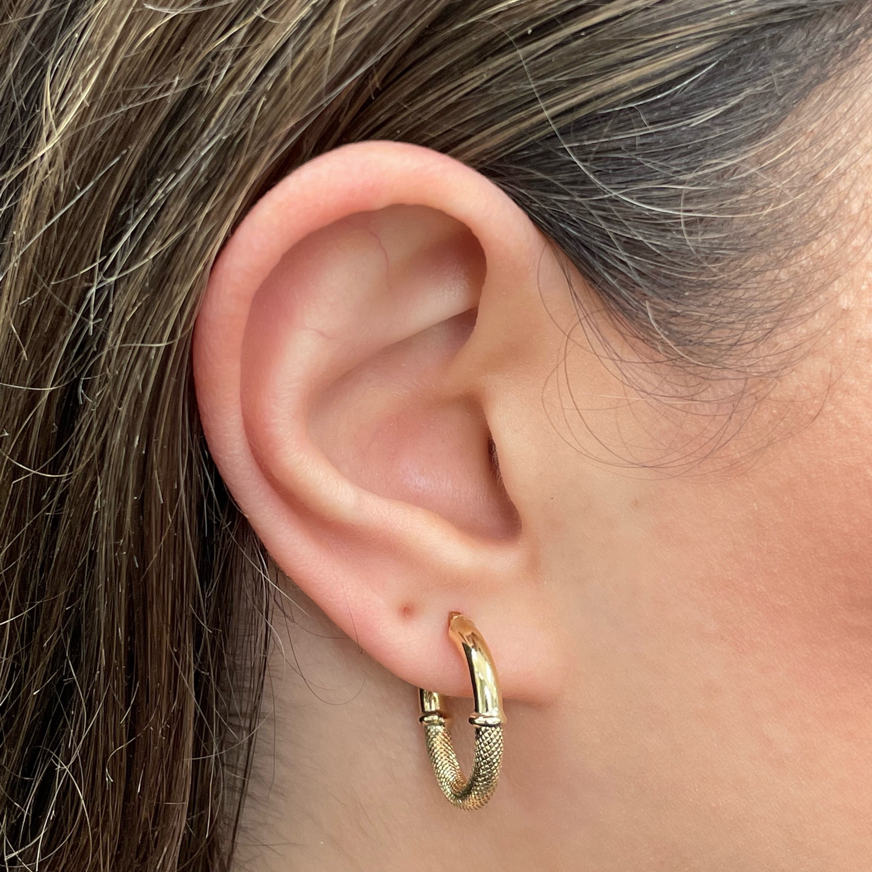 Italian 14k Yellow Gold Waffle Texture & Bright Shine Hollow Hoop Earrings 2gram