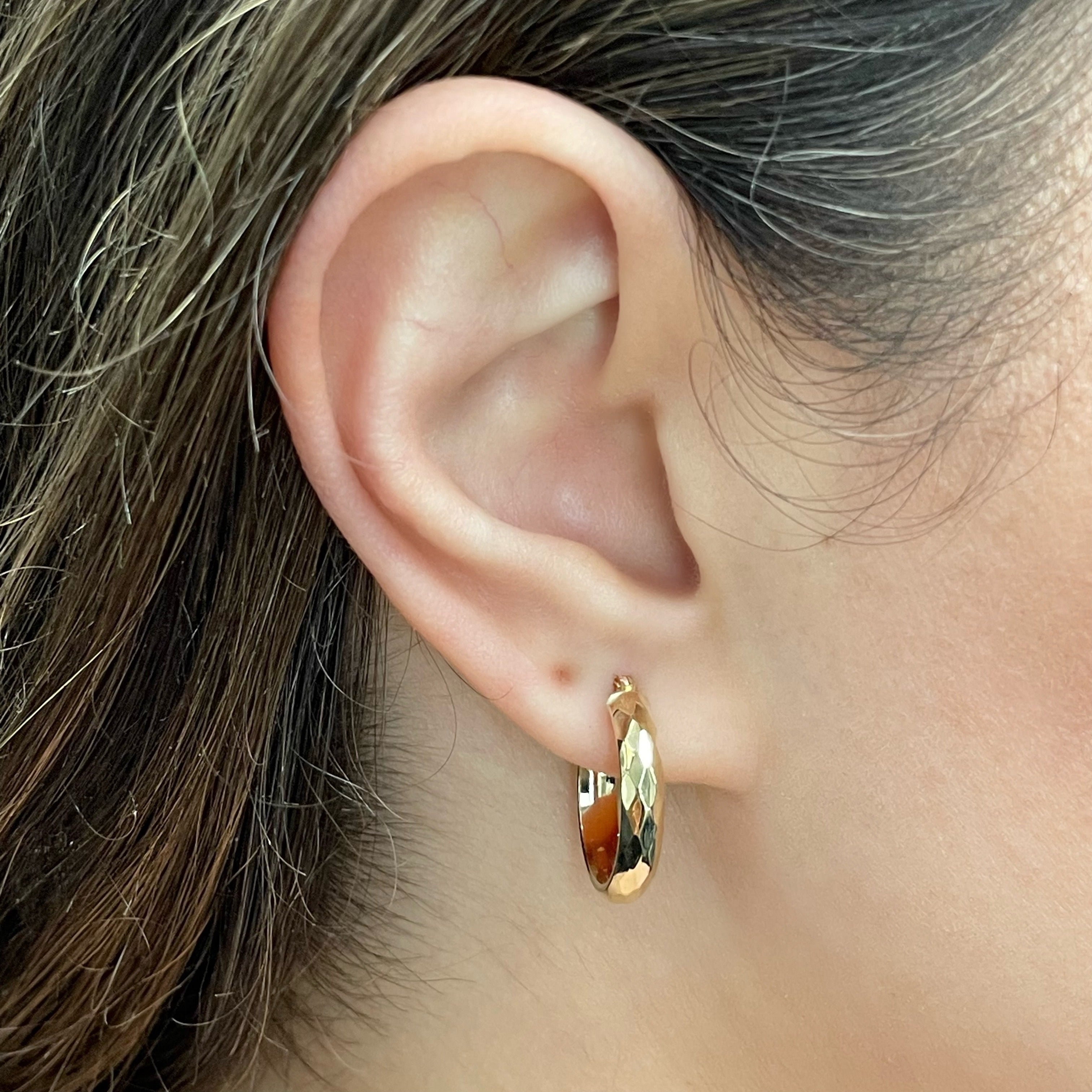 Italian 14k Yellow Gold Polished Faceted Hollow Small Hoop Earrings