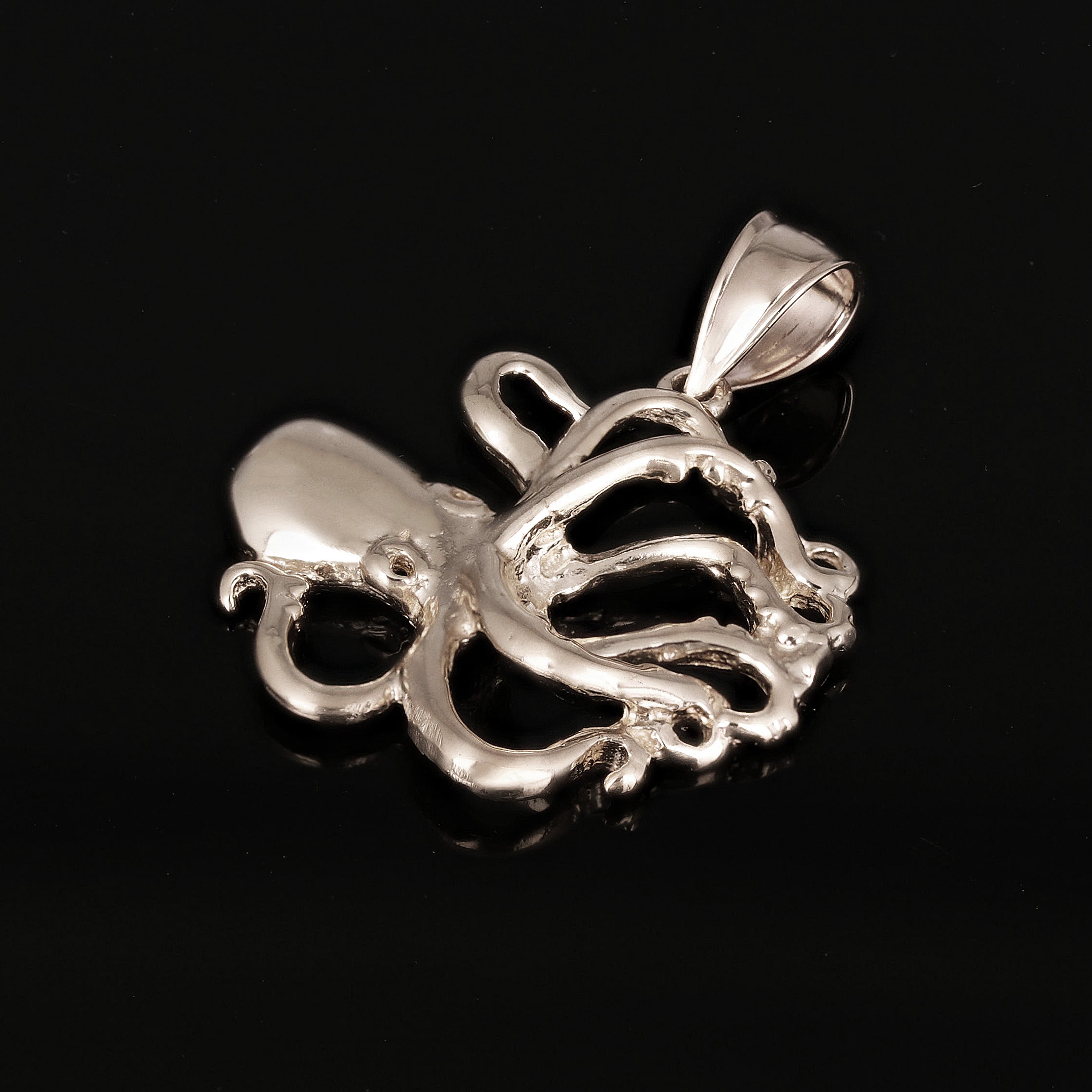 10k White Gold Octopus Charm Pendant 1.15" 4g - White
