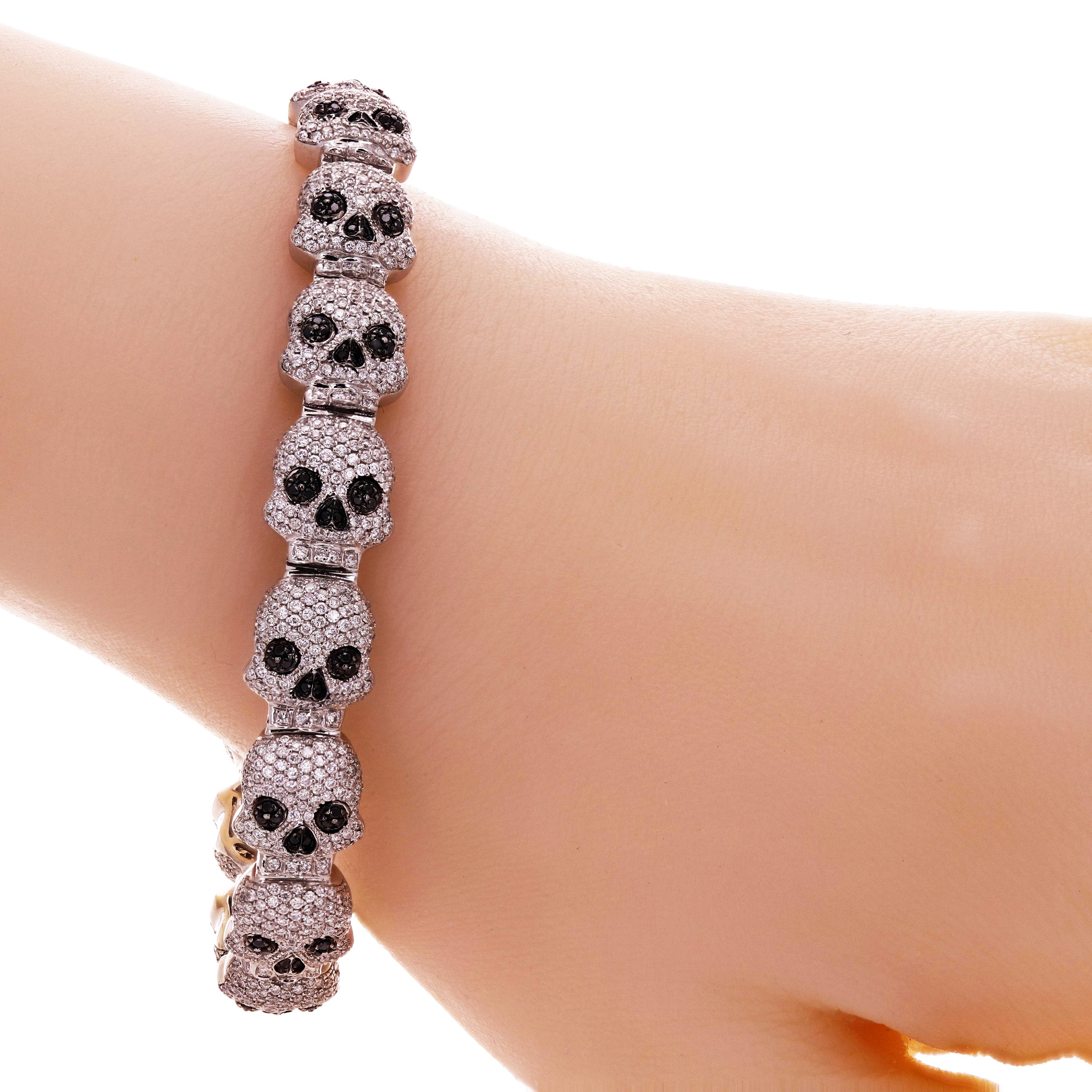 18k White Gold 7.32ctw Black & White Diamond Skull Bracelet IGI Certified 8"