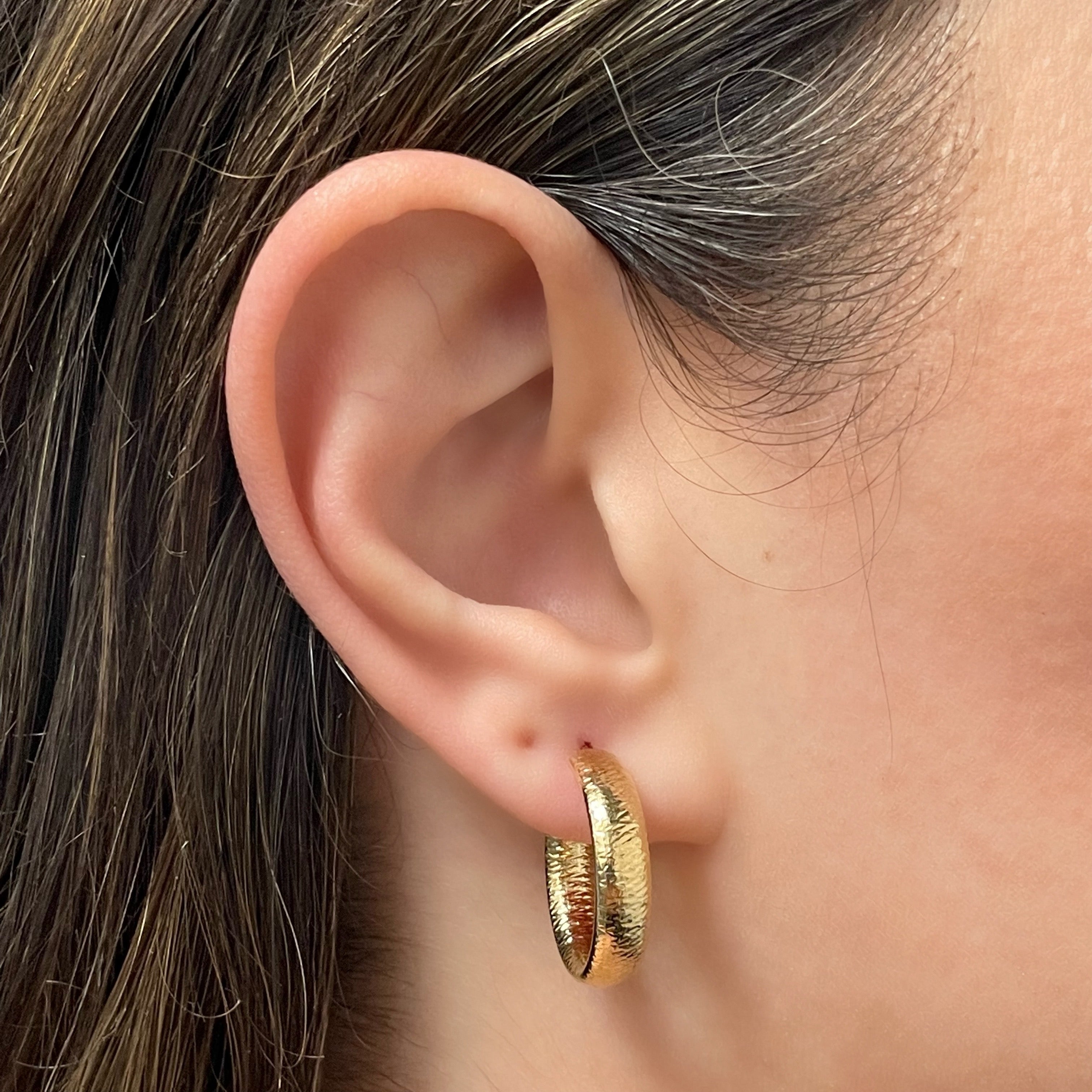 Italian 14k Yellow Gold Hollow Faceted Hoop Earrings 22.8mx5mm 3 grams