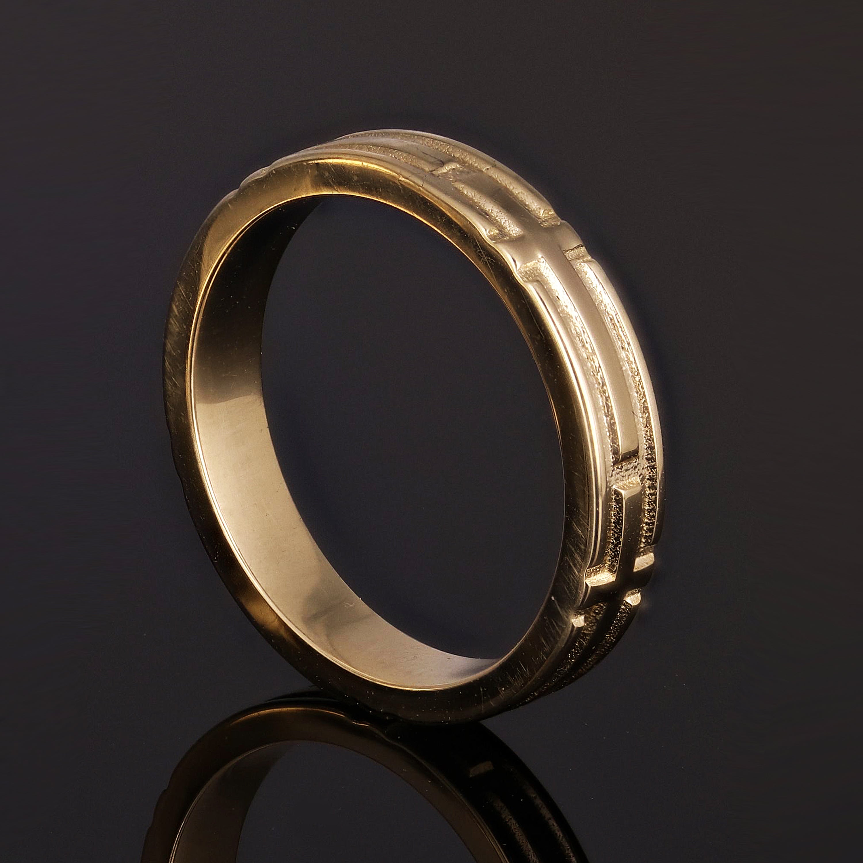 14k Yellow Gold  Sideways 3D Cross Ring Band Size 8 - 3.7mm 5.1 grams