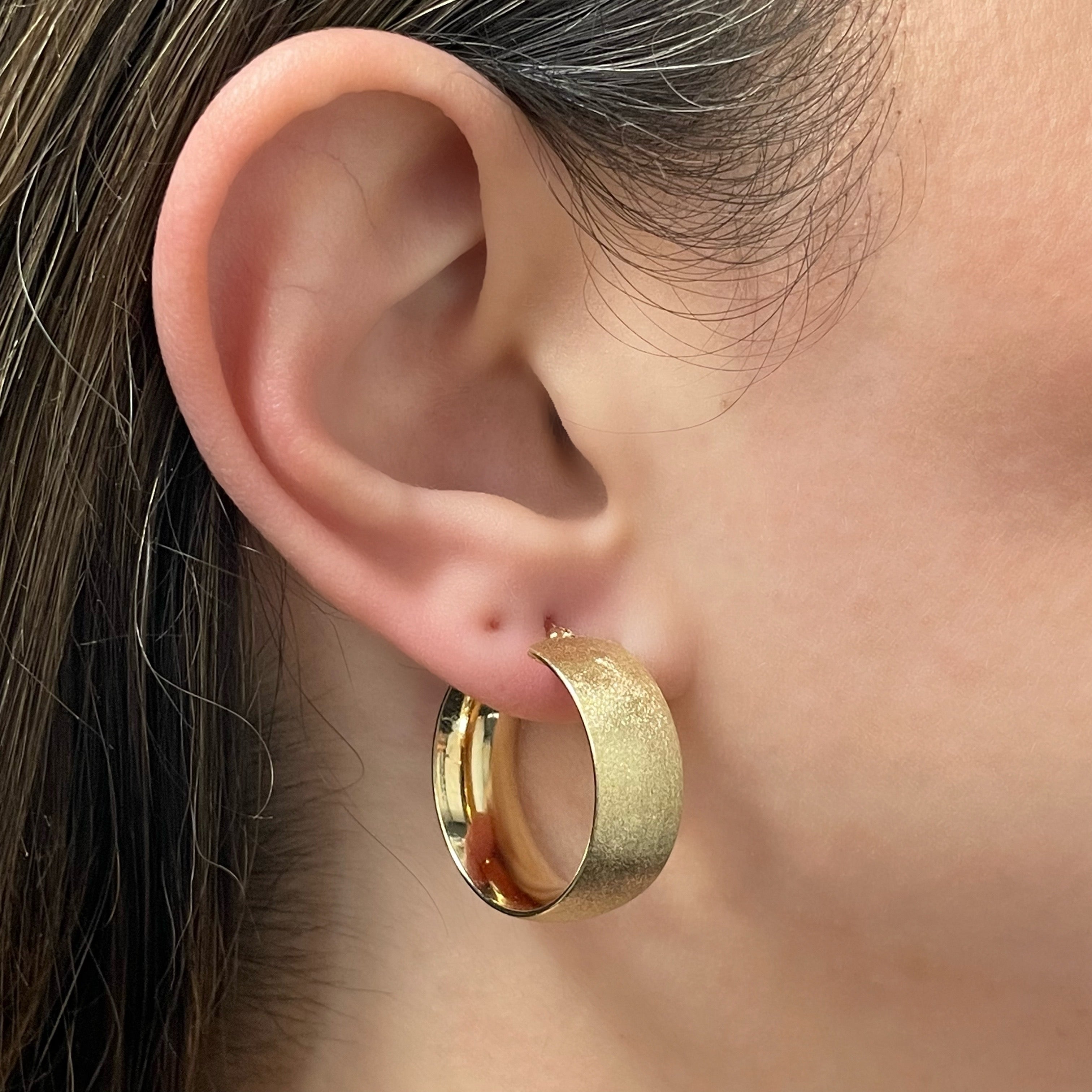 Italian 14k Yellow Gold Hollow Sand Finish Rounded Tube Earrings 1" 9.7mm 5.2g