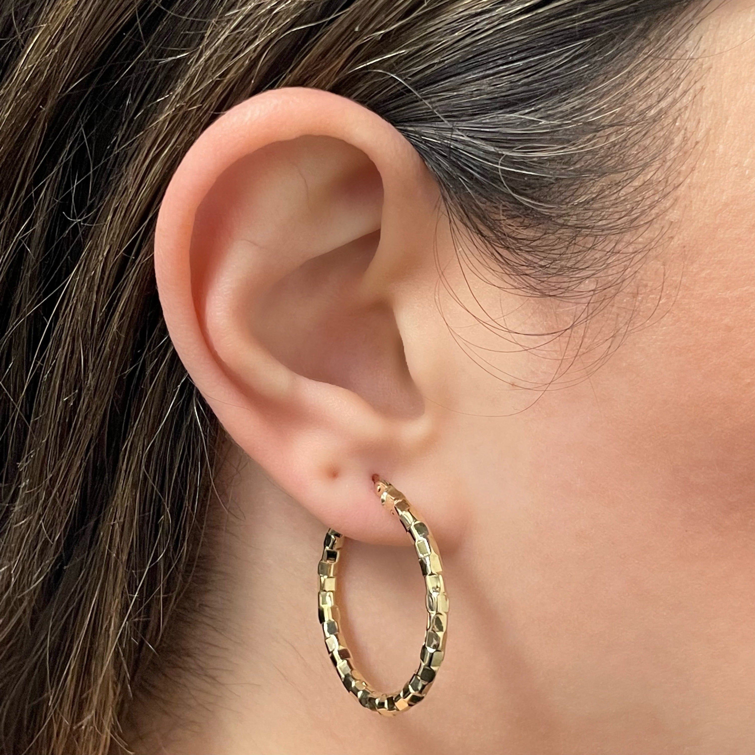 Italian 14k Yellow Gold Faceted 3mm 1" Diameter Round Hoop Earrings 2.5 grams