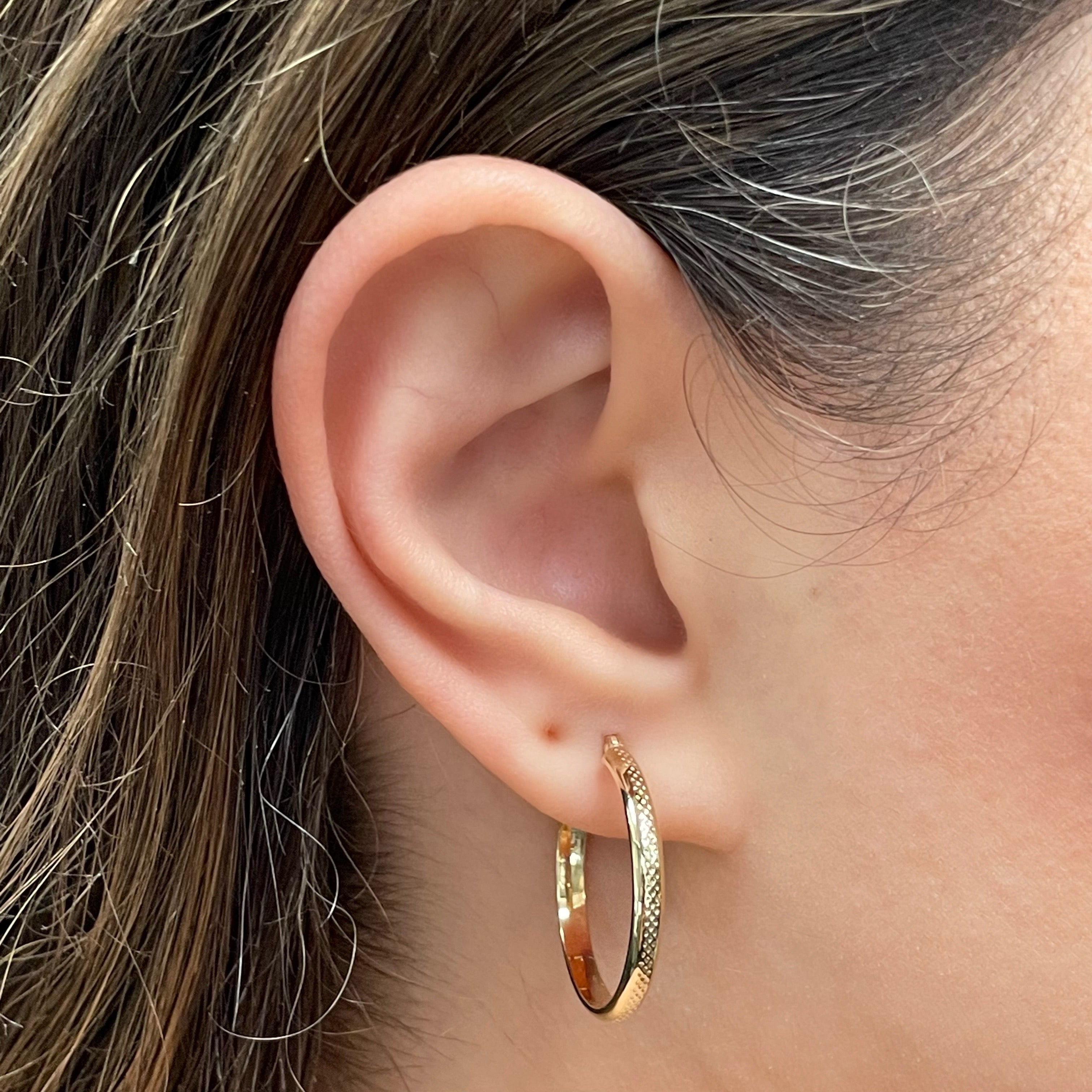 Italian 14k Yellow Gold Polished Waffle Snare Design Medium Hollow Hoop Earrings