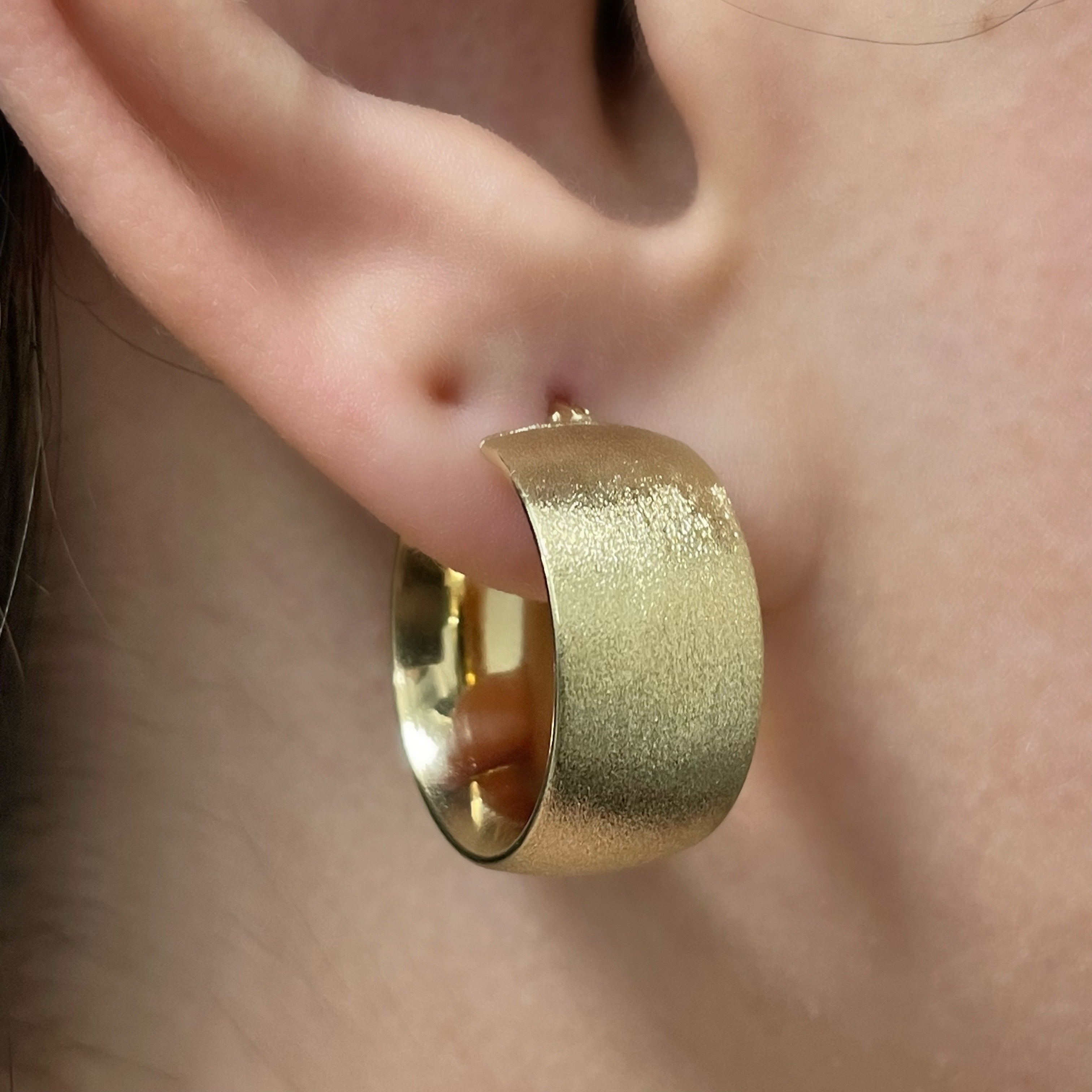 Italian 14k Yellow Gold Satin Huggie Hoop Earrings 21.7mmx10mm 4.2 grams