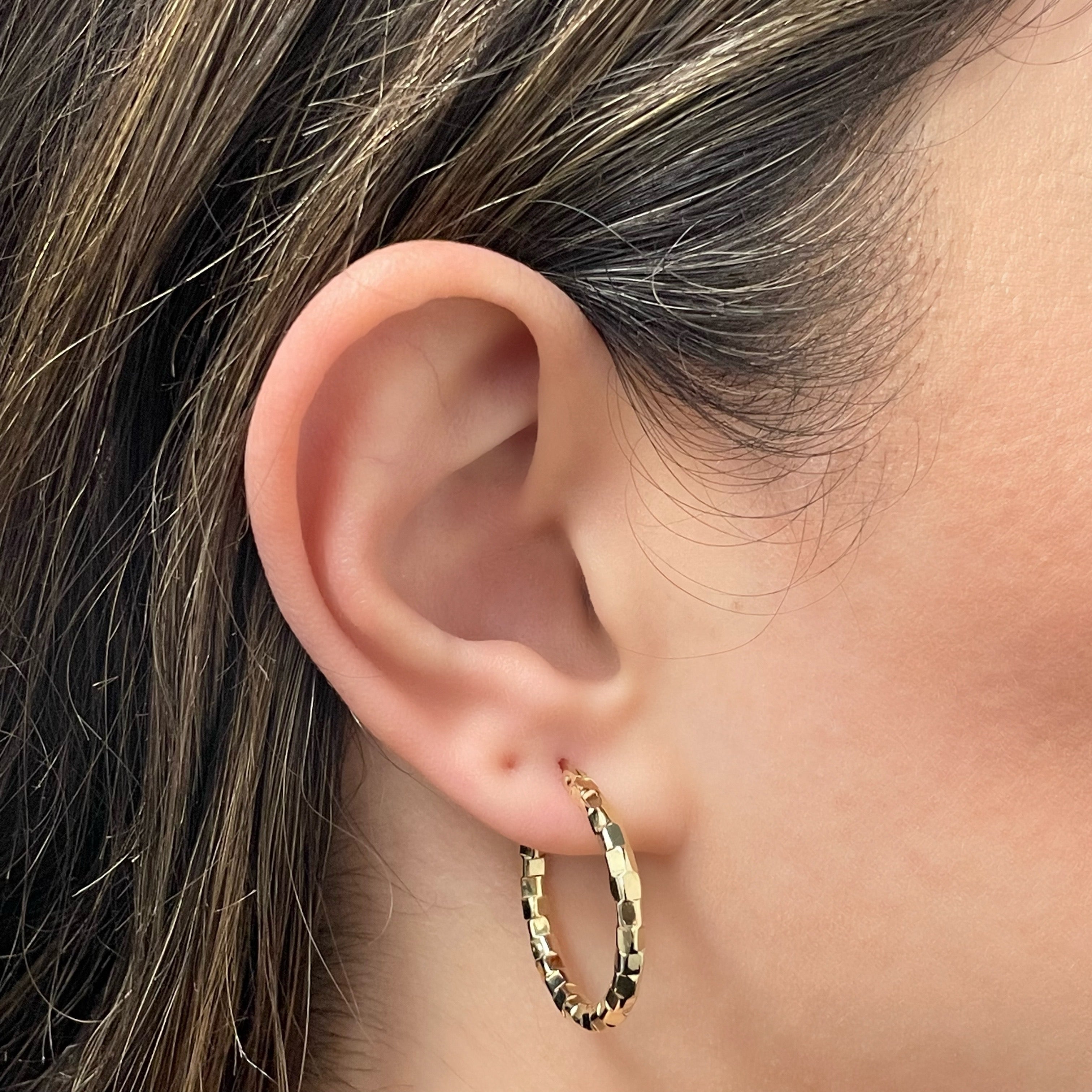 Italian 14k Yellow Gold Faceted 3mm 1" Diameter Round Hoop Earrings 2 grams