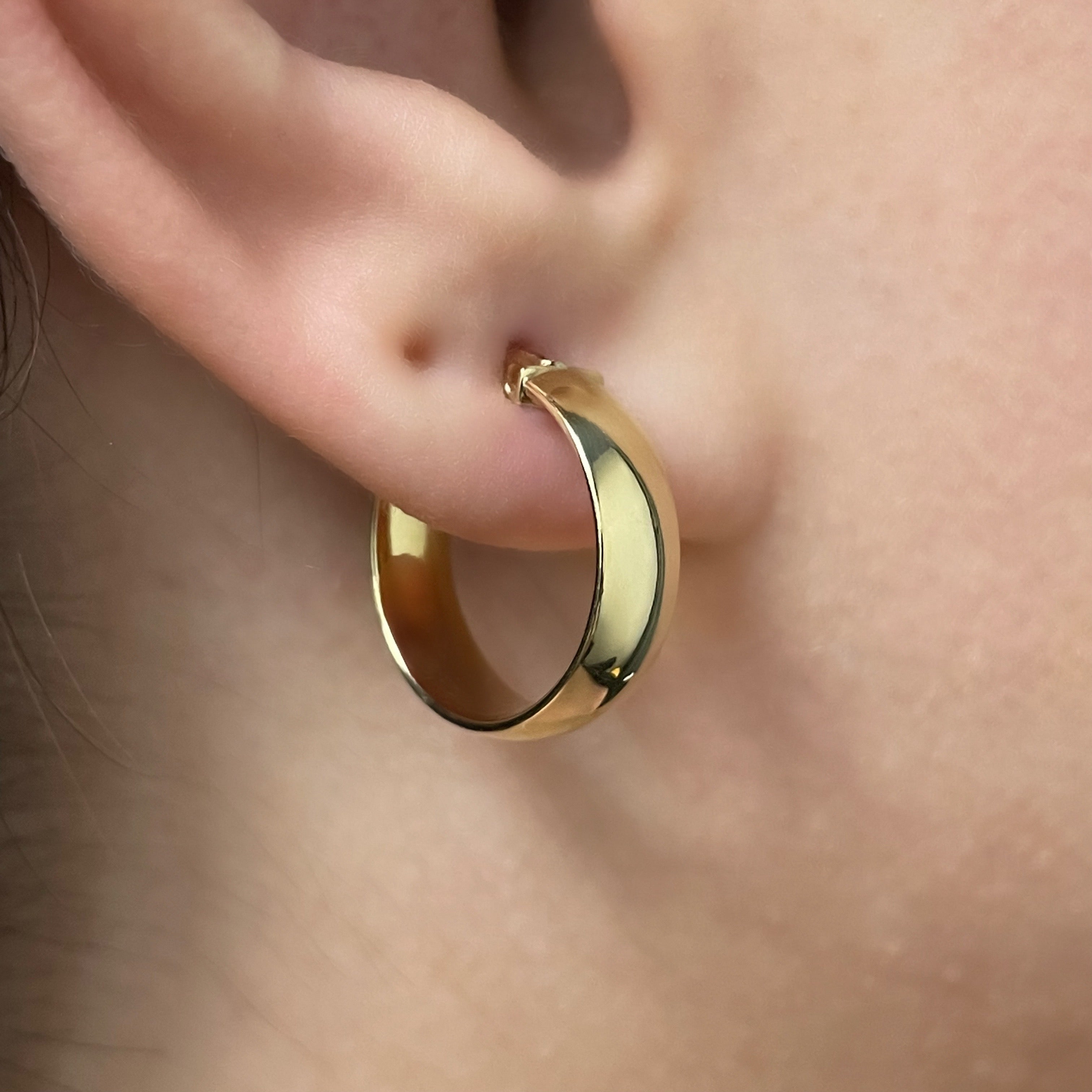 Italian 14k Yellow Gold Small Hollow Rounded Flat Tube Earrings 15mm x 5mm 1.6g