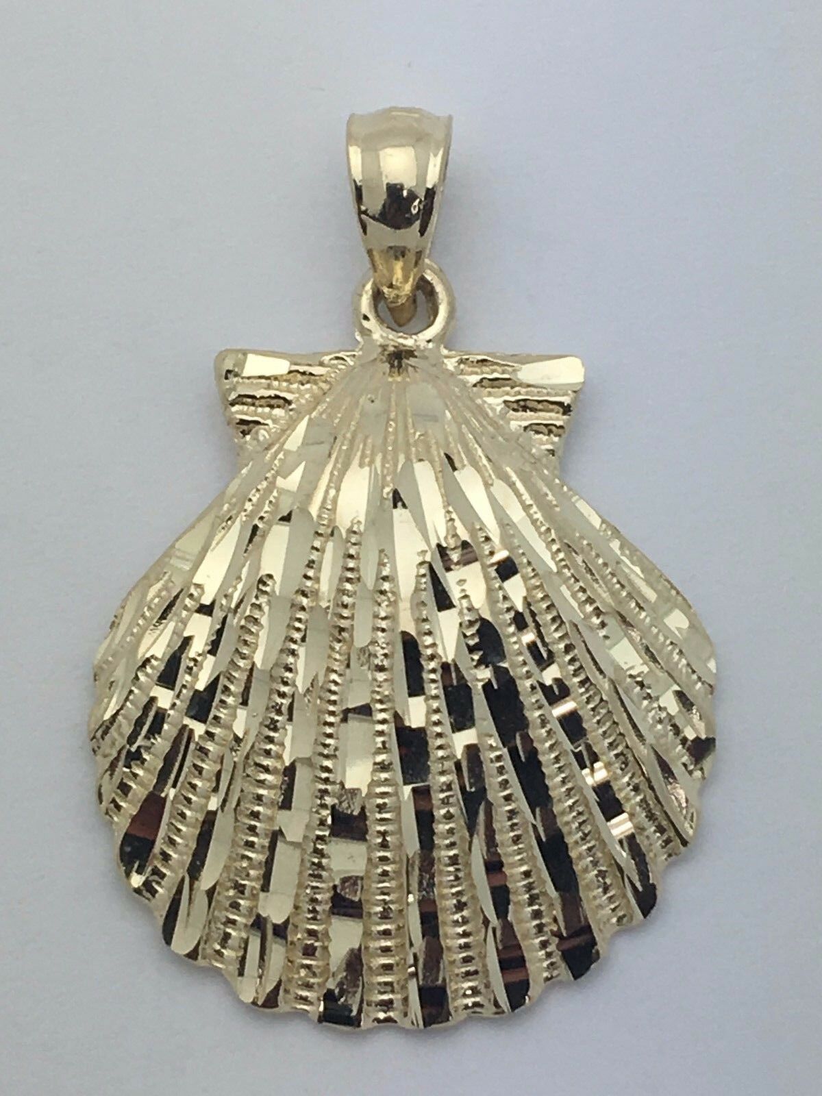 14k Yellow Gold Solid Diamond Cut Ocean Scallop Sea Shell Charm Pendant 3.7grams