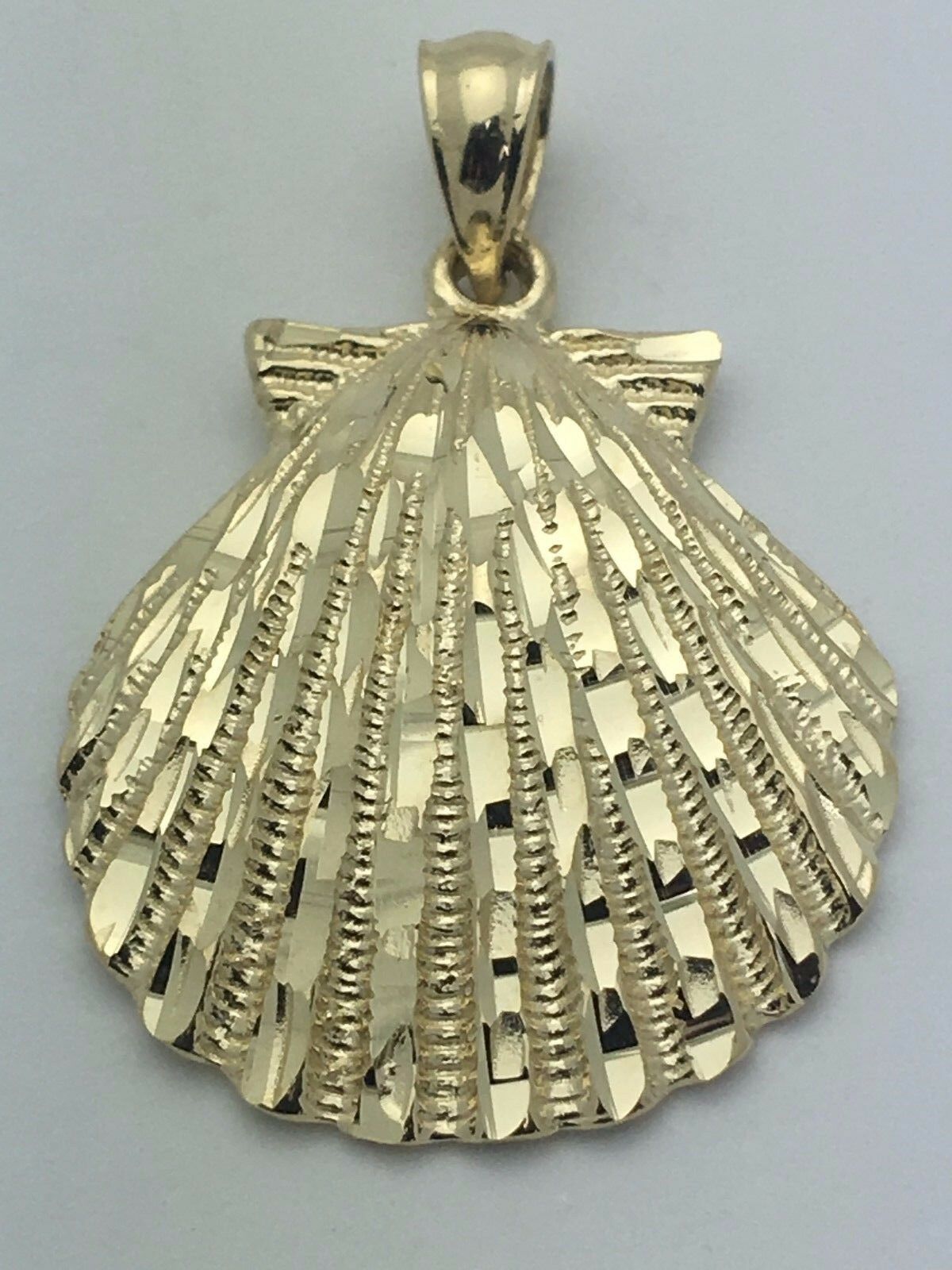 14k Yellow Gold Solid Diamond Cut Ocean Scallop Sea Shell Charm Pendant 3.7grams