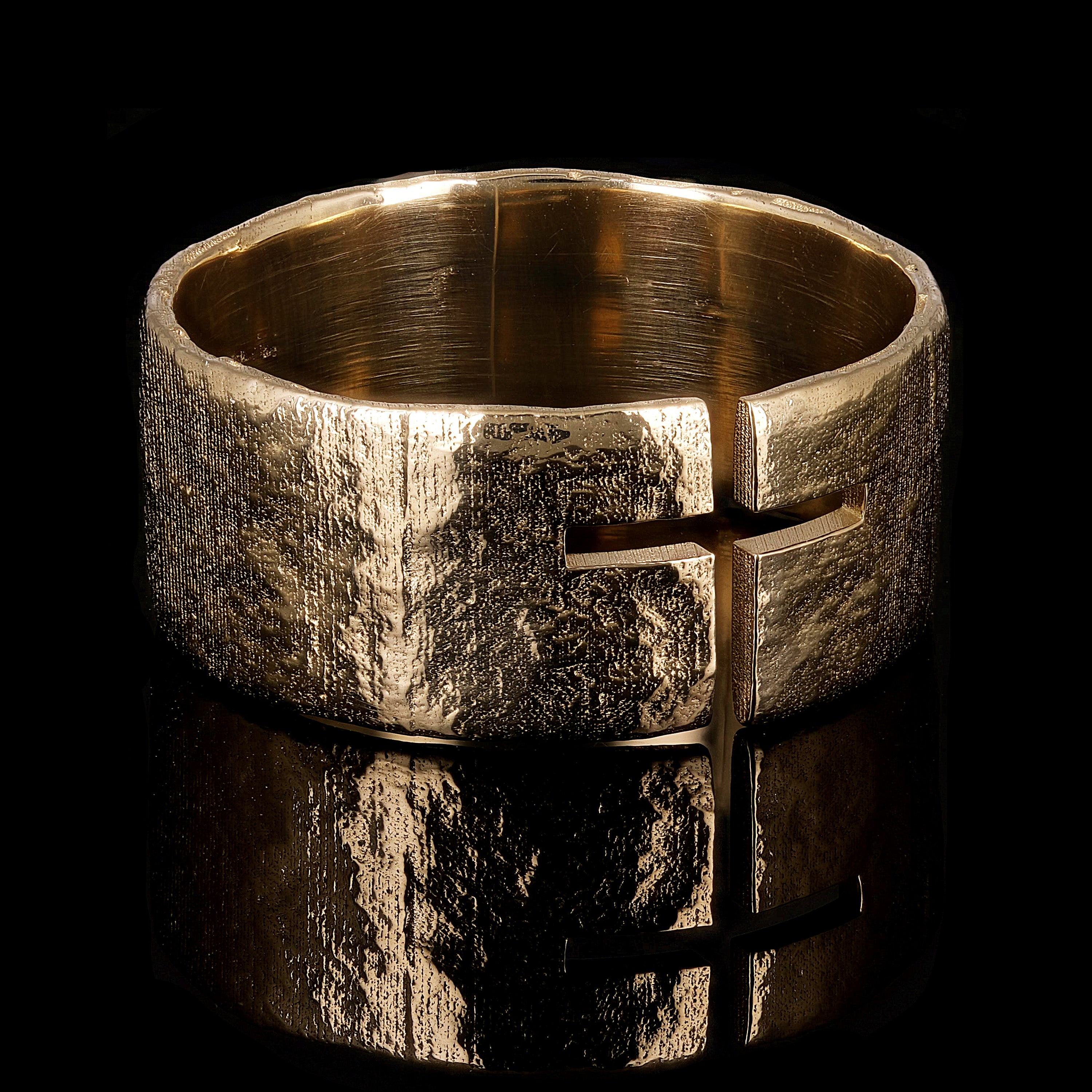 14k Yellow Gold Hammered Finish Open Front Cut-out Cross Ring Size 9 -9.3mm 7.8g