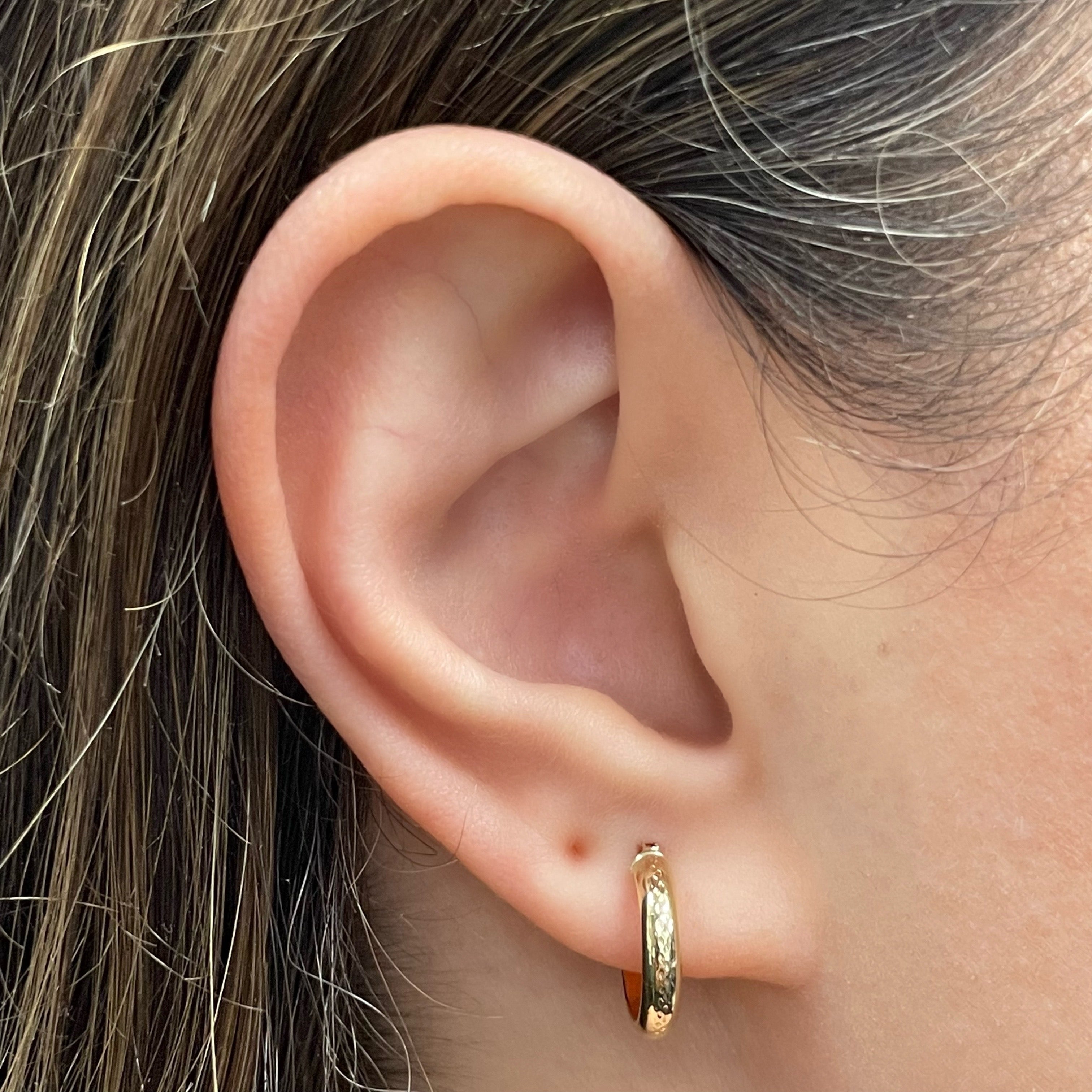 Italian 14k Yellow Gold Polished Waffle Snare Design Small Hollow Hoop Earrings