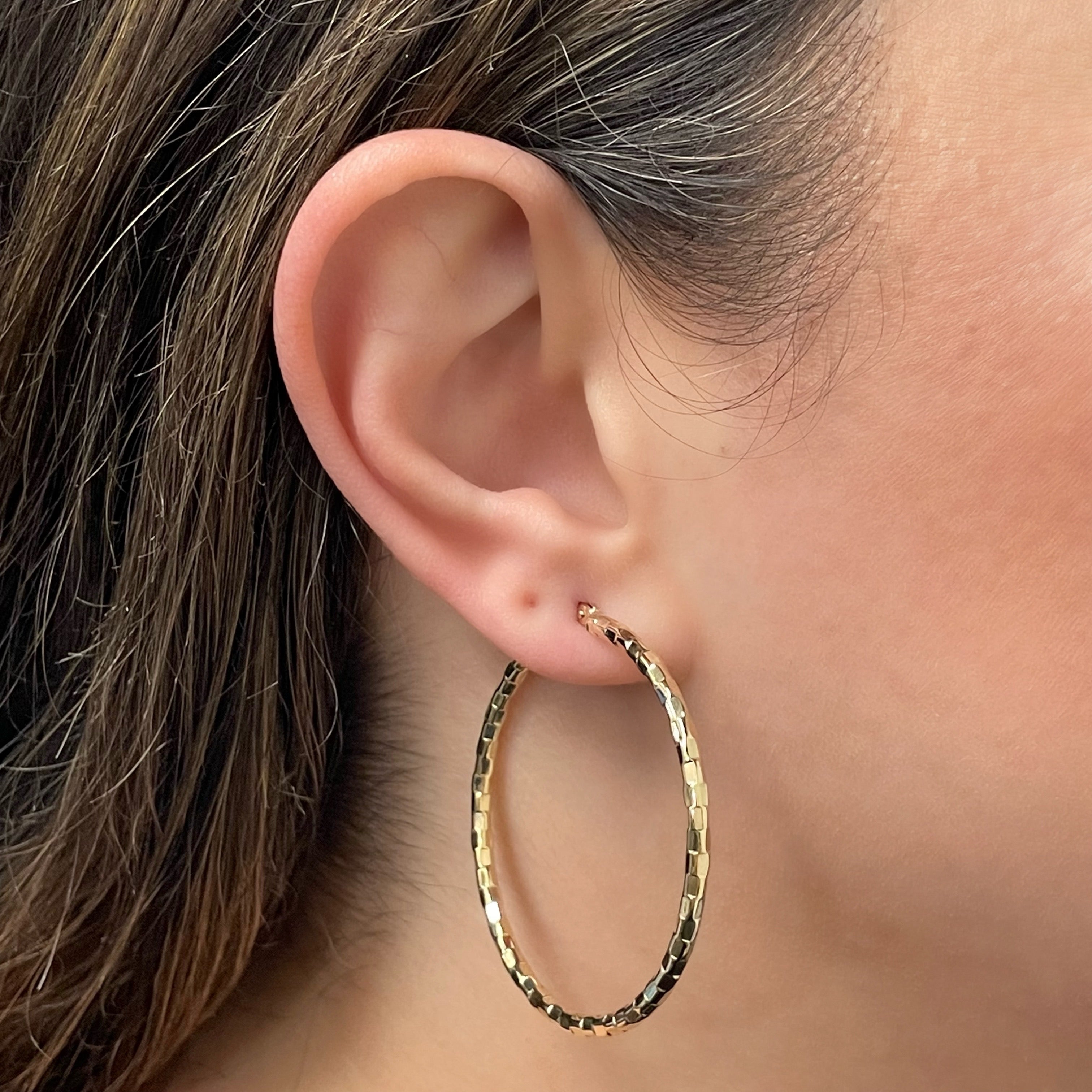 Italian 14k Yellow Gold Faceted 2.5mm 1.75" Diameter Round Hoop Earrings 3 grams