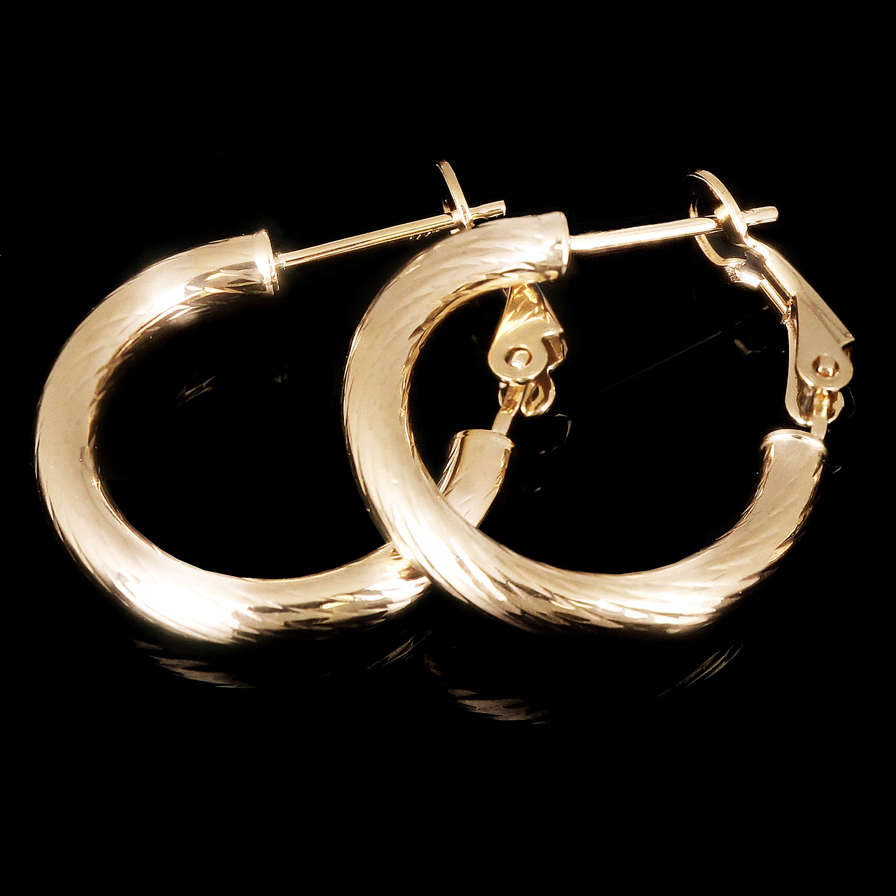 Italian 14k Yellow Gold Twisted Round Hoop Earrings 20.7mm x 3mm 2.3 grams