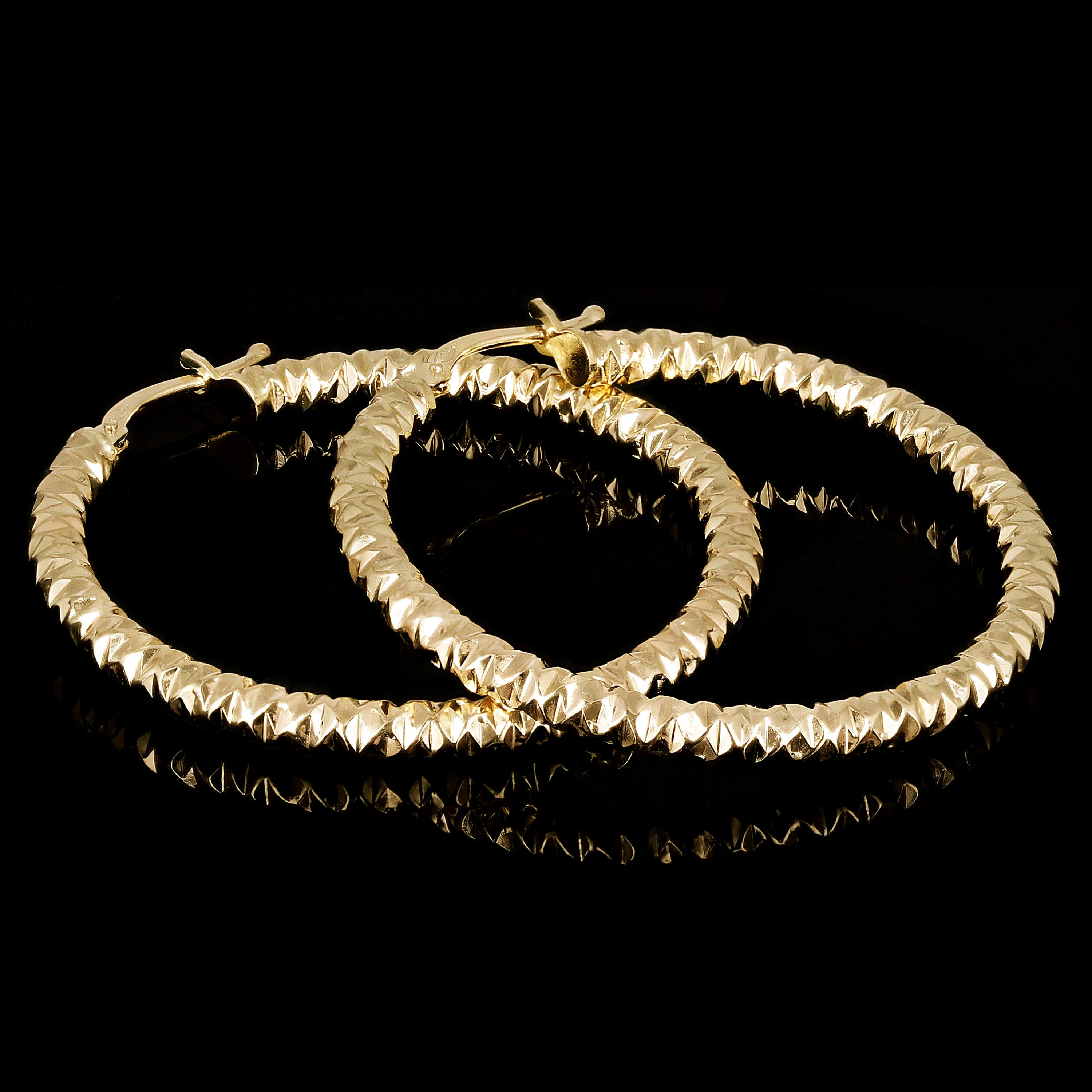 Italian 14k Yellow Gold Diamond Cut Round Hoop Earrings 1.5" 3mm 2.8 grams