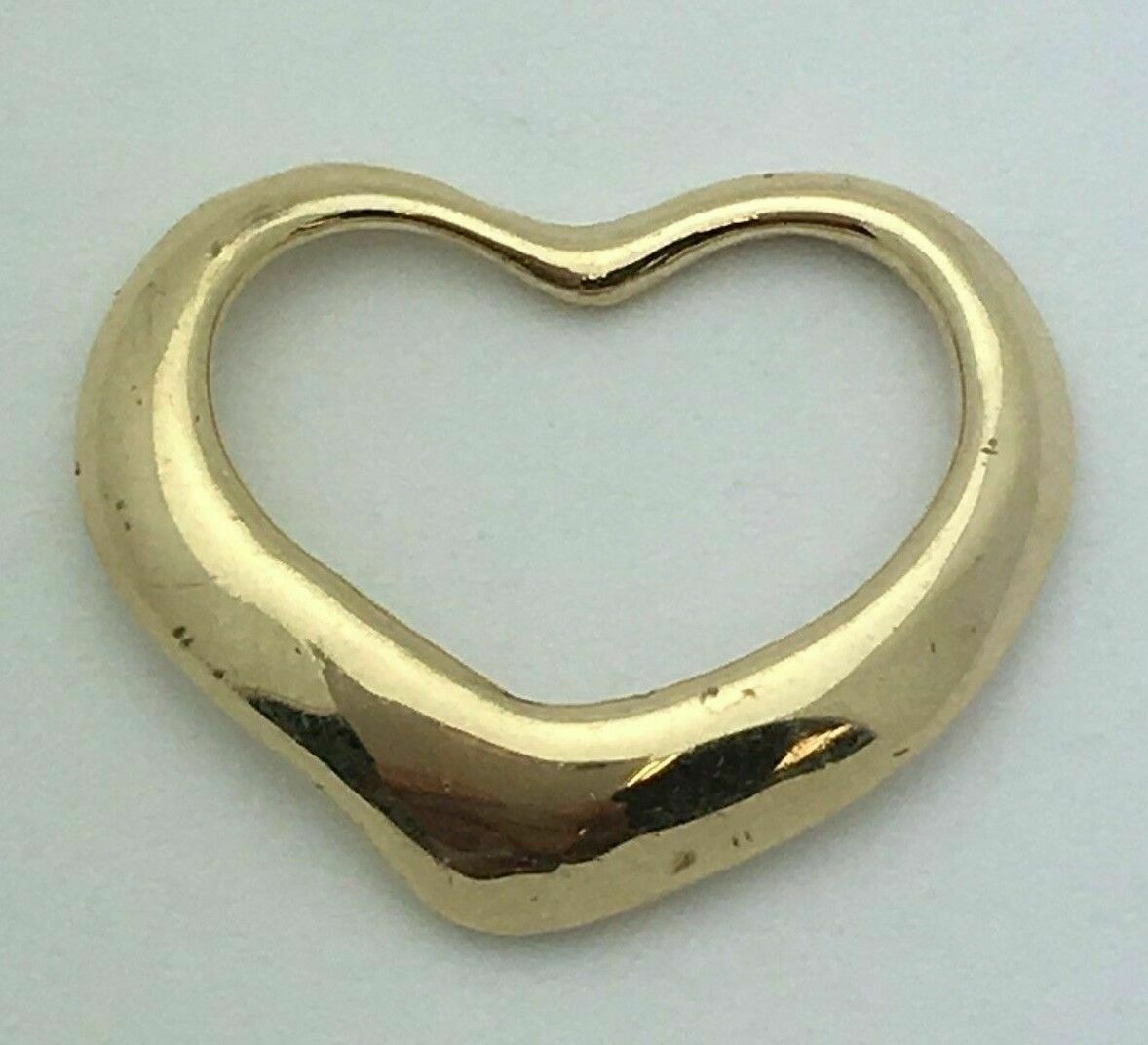 14k Yellow Gold Classic & Simple Design Open Heart Charm Pendant 2.2 grams
