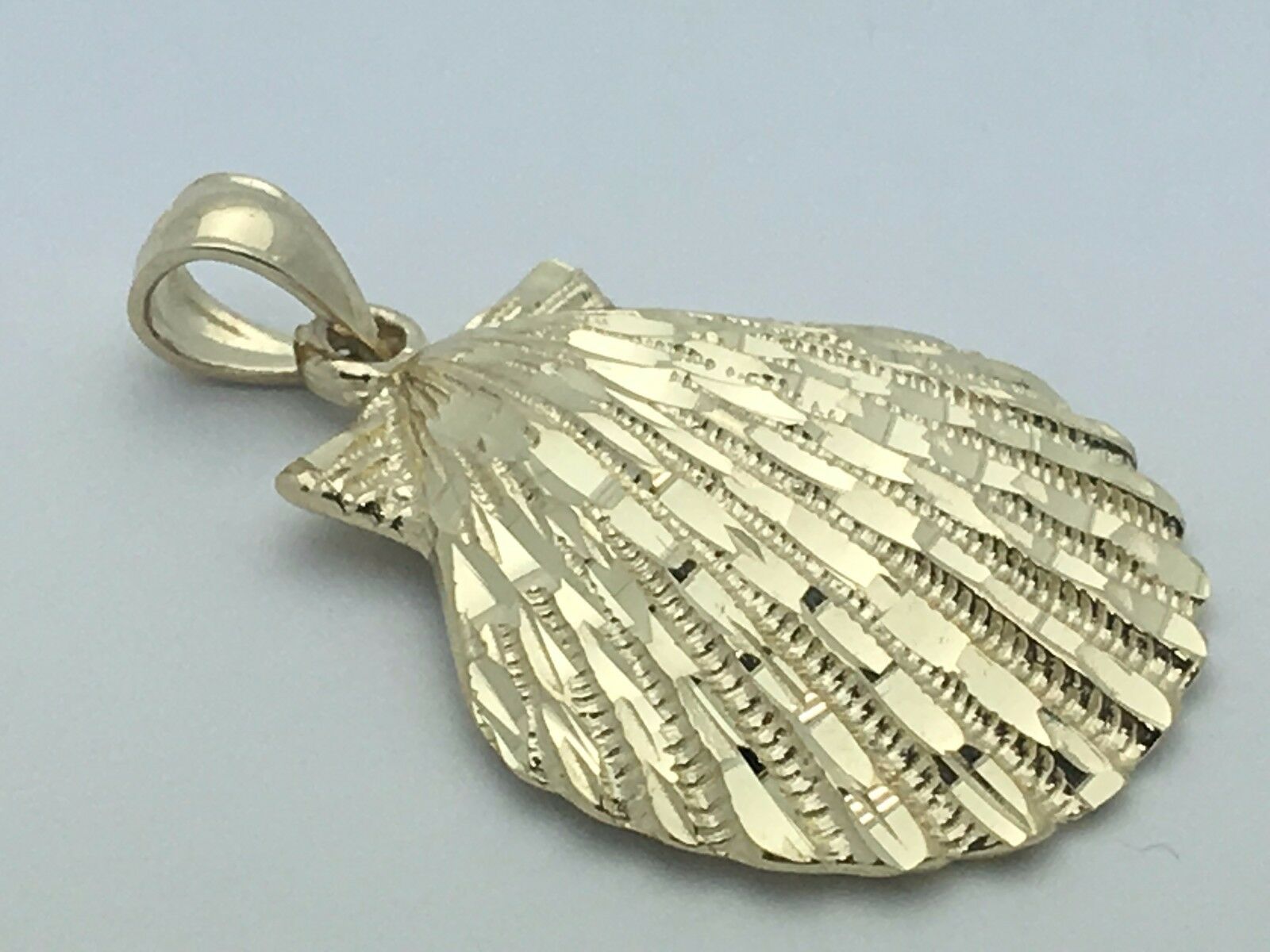 14k Yellow Gold Solid Diamond Cut Ocean Scallop Sea Shell Charm Pendant 3.7grams