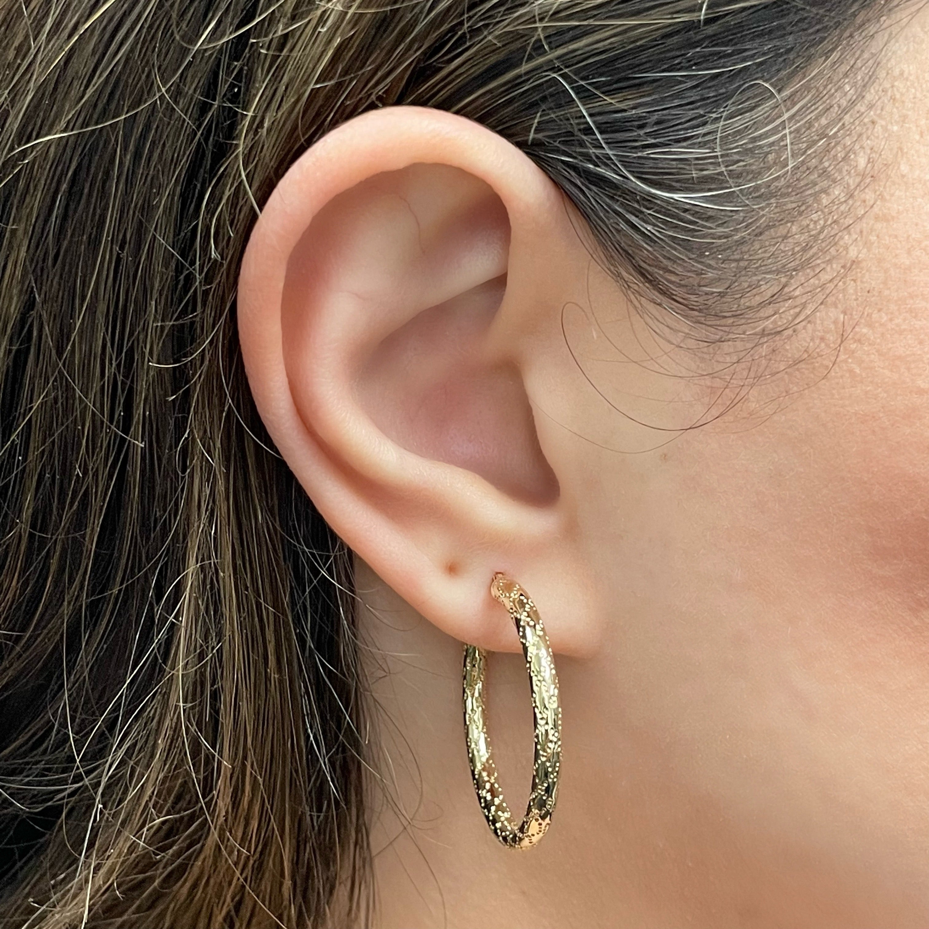 Italian 14k Yellow Gold Diagonal Snare Design Medium Hollow Hoop Earrings 1.3"