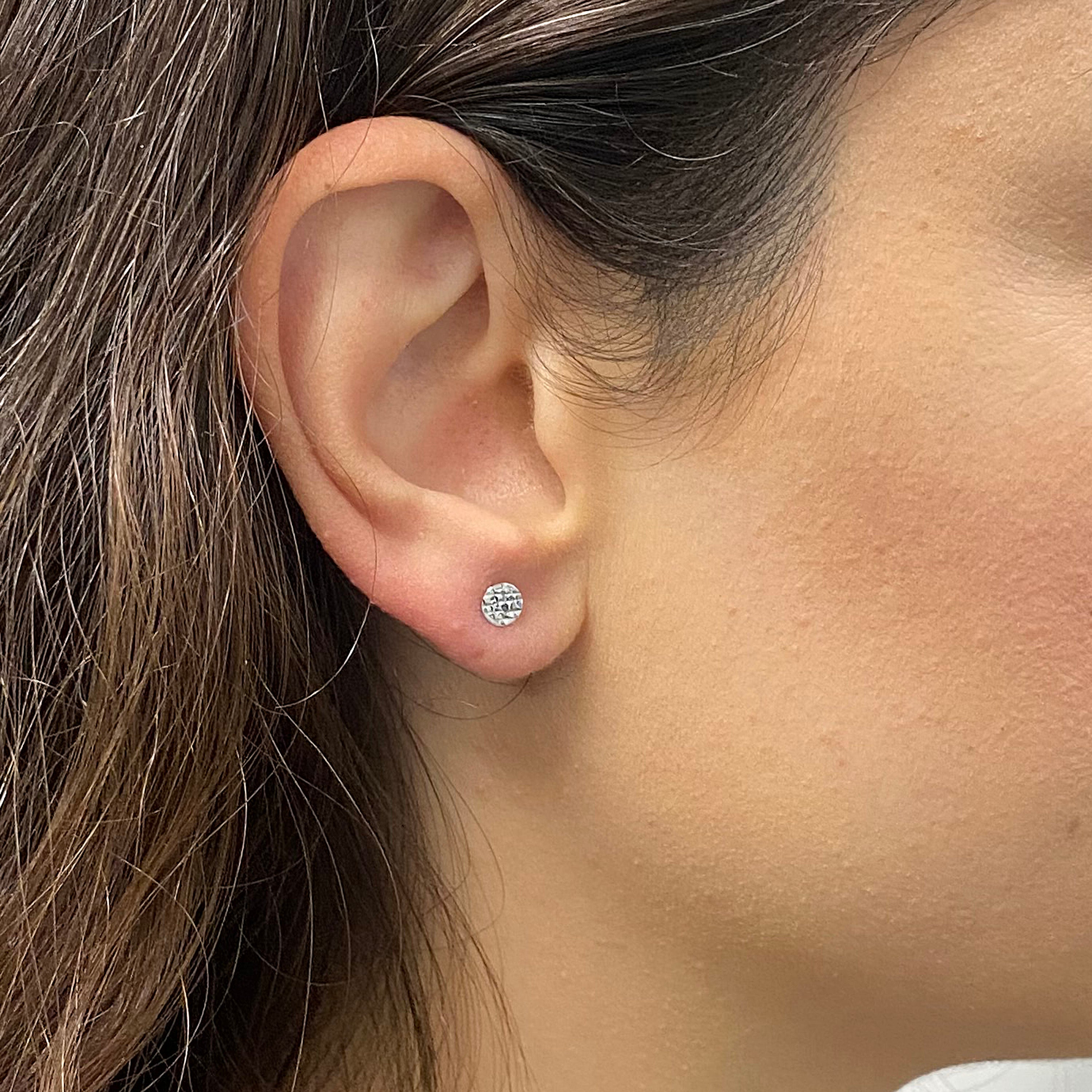 Italian 14k White Gold Petite Round Textured Medallion Disc Stud Earrings 4mm - White,4 mm