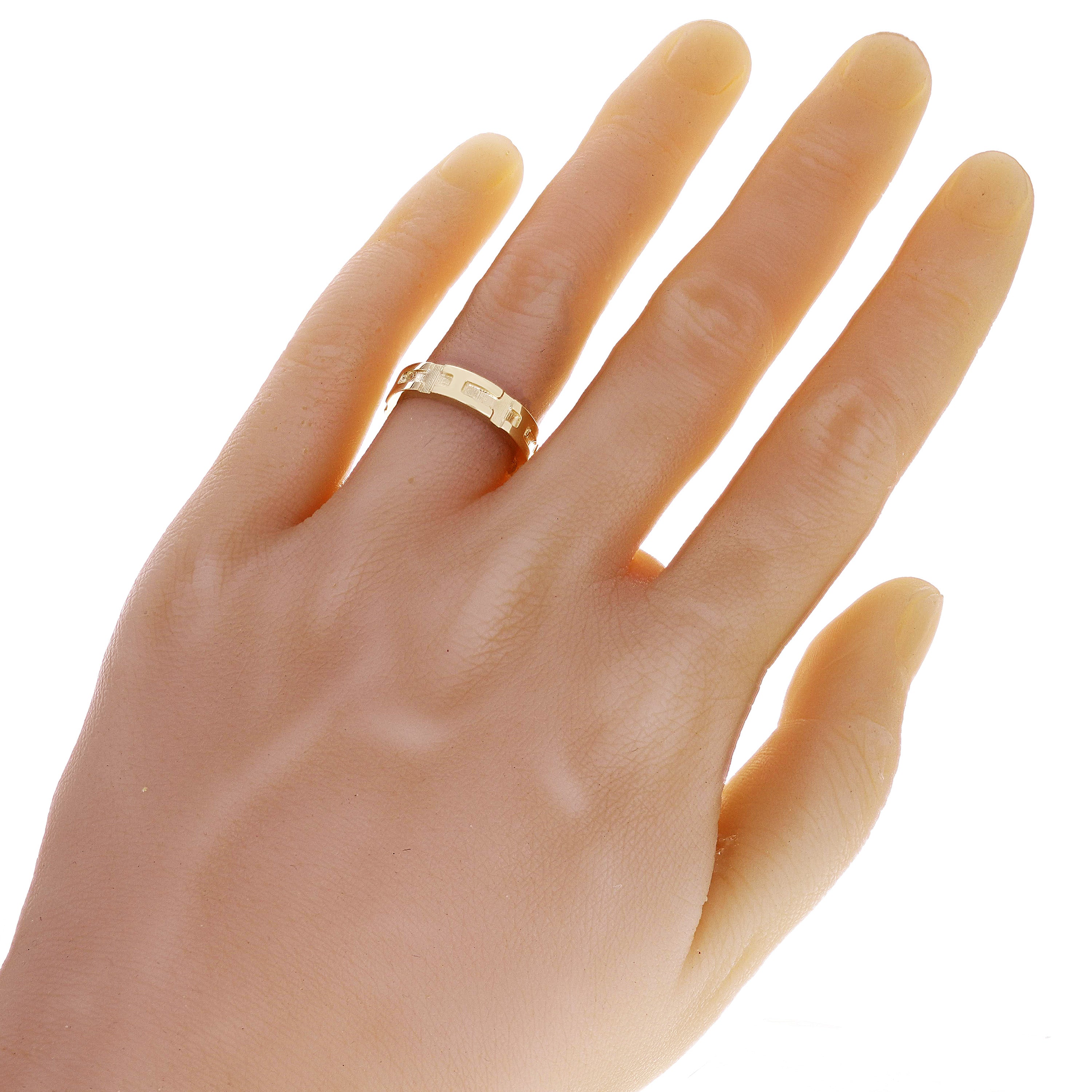 14k Yellow Gold Carved Cross Ring Band Size 8 4.9mm 5.9 grams