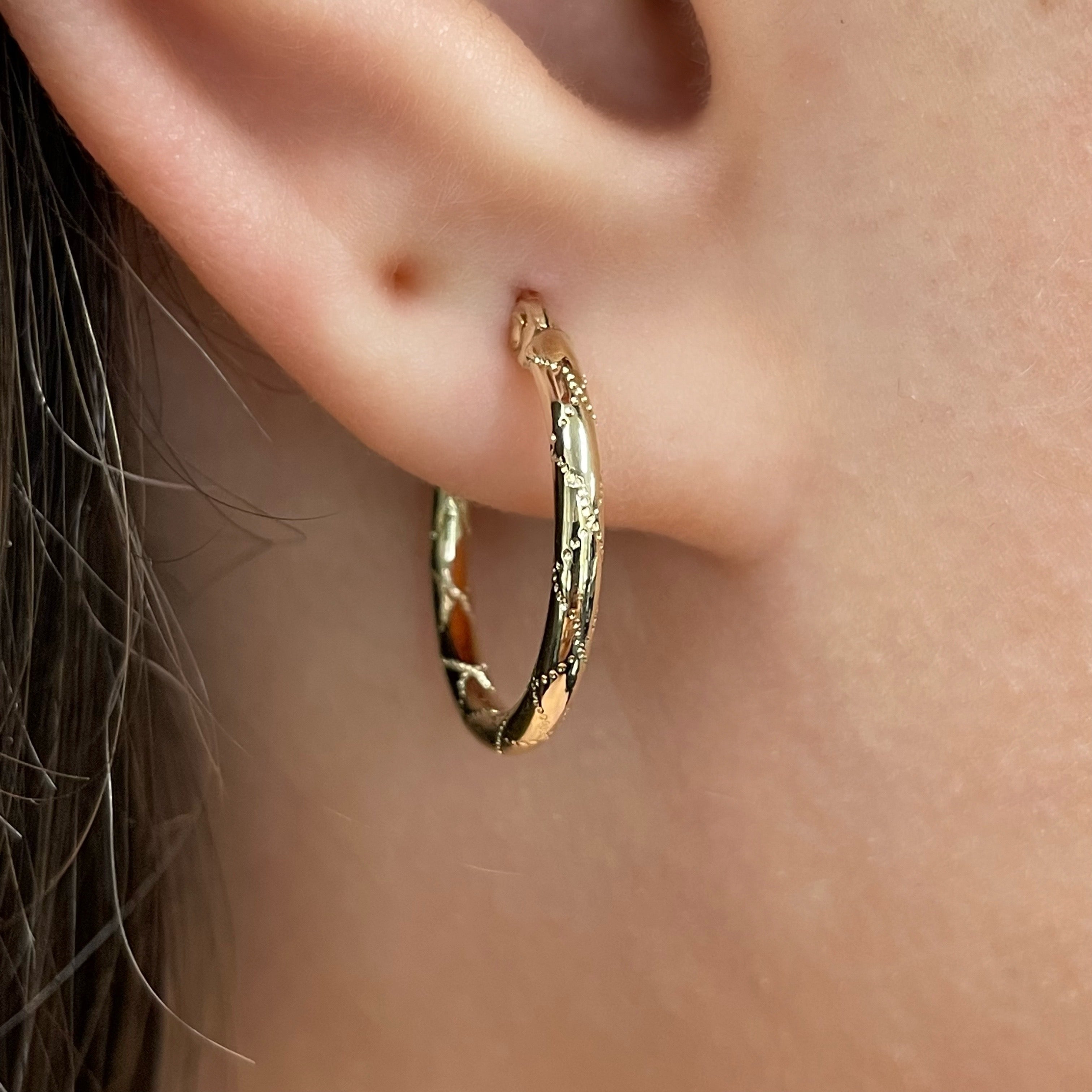 Italian 14k Yellow Gold Checkerboard Snare Design Small Hollow Hoop Earrings