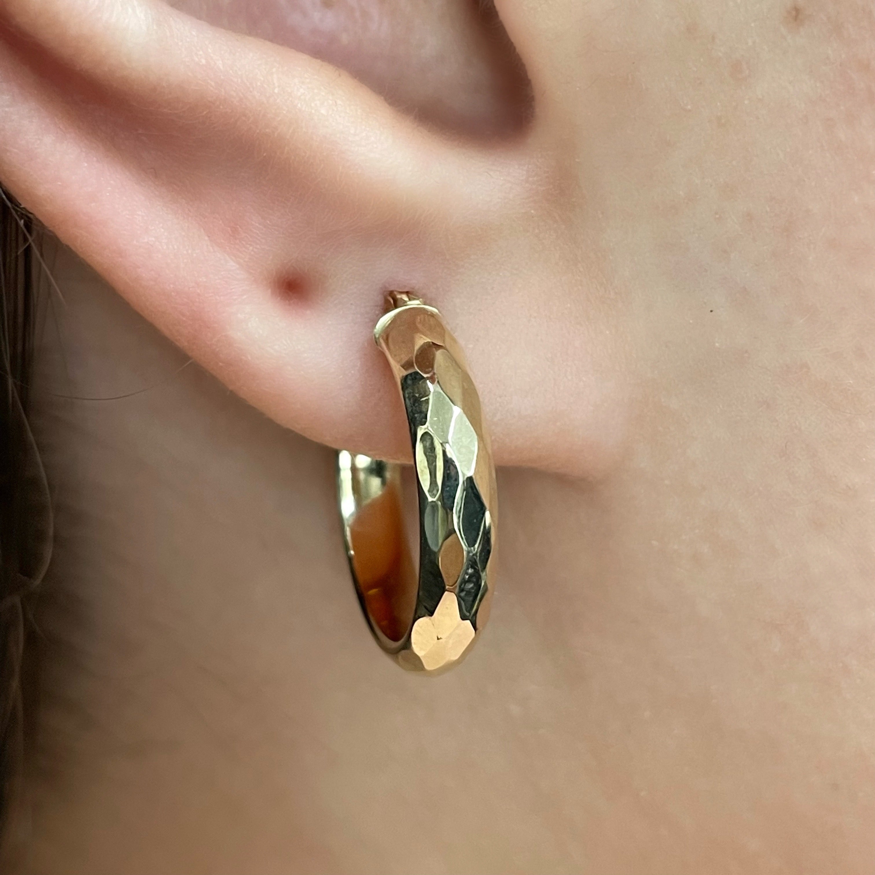 Italian 14k Yellow Gold Polished Faceted Hollow Small Hoop Earrings