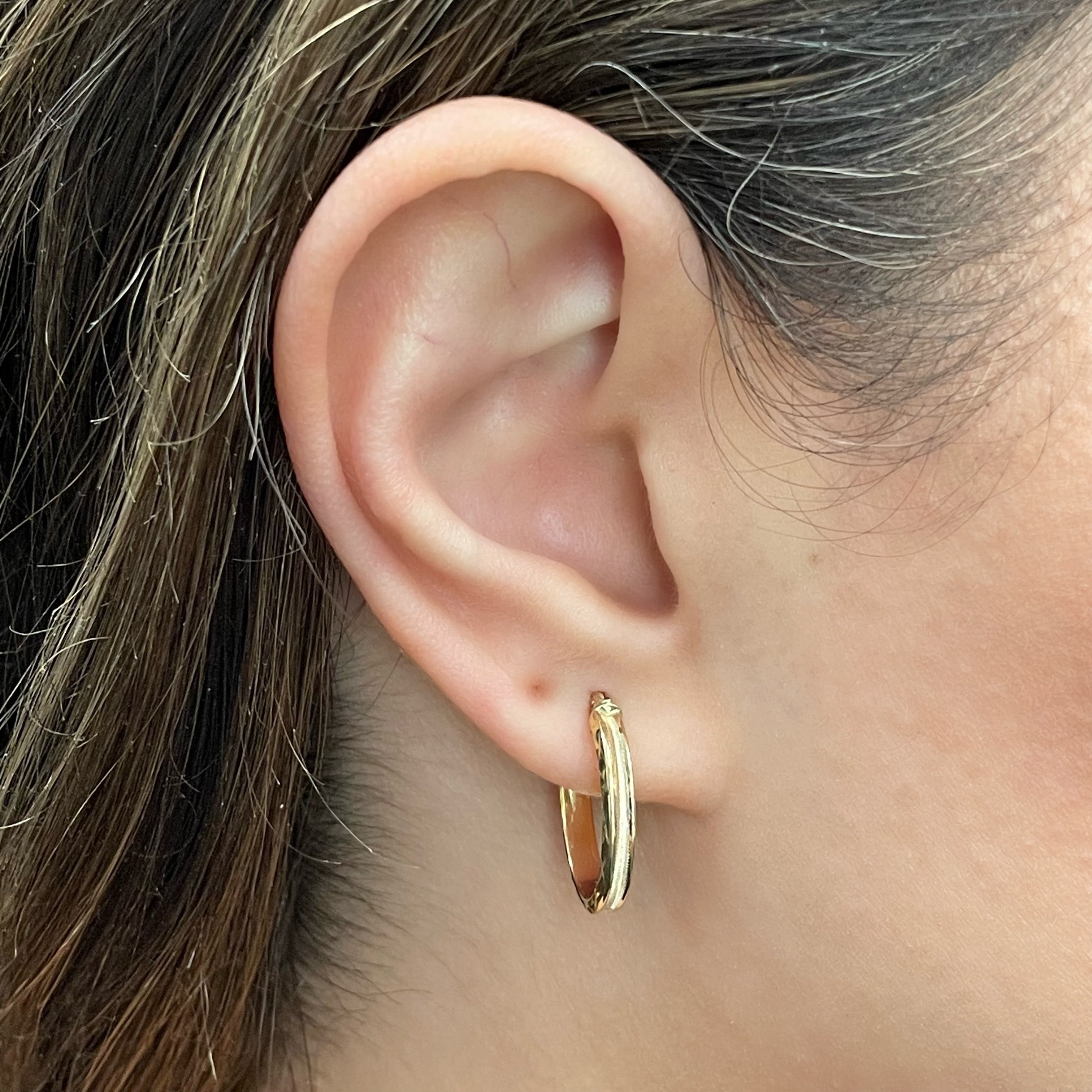 Italian 14k Yellow Gold Polished Diamond Cut & Brushed Finish Oval Hoop Earrings