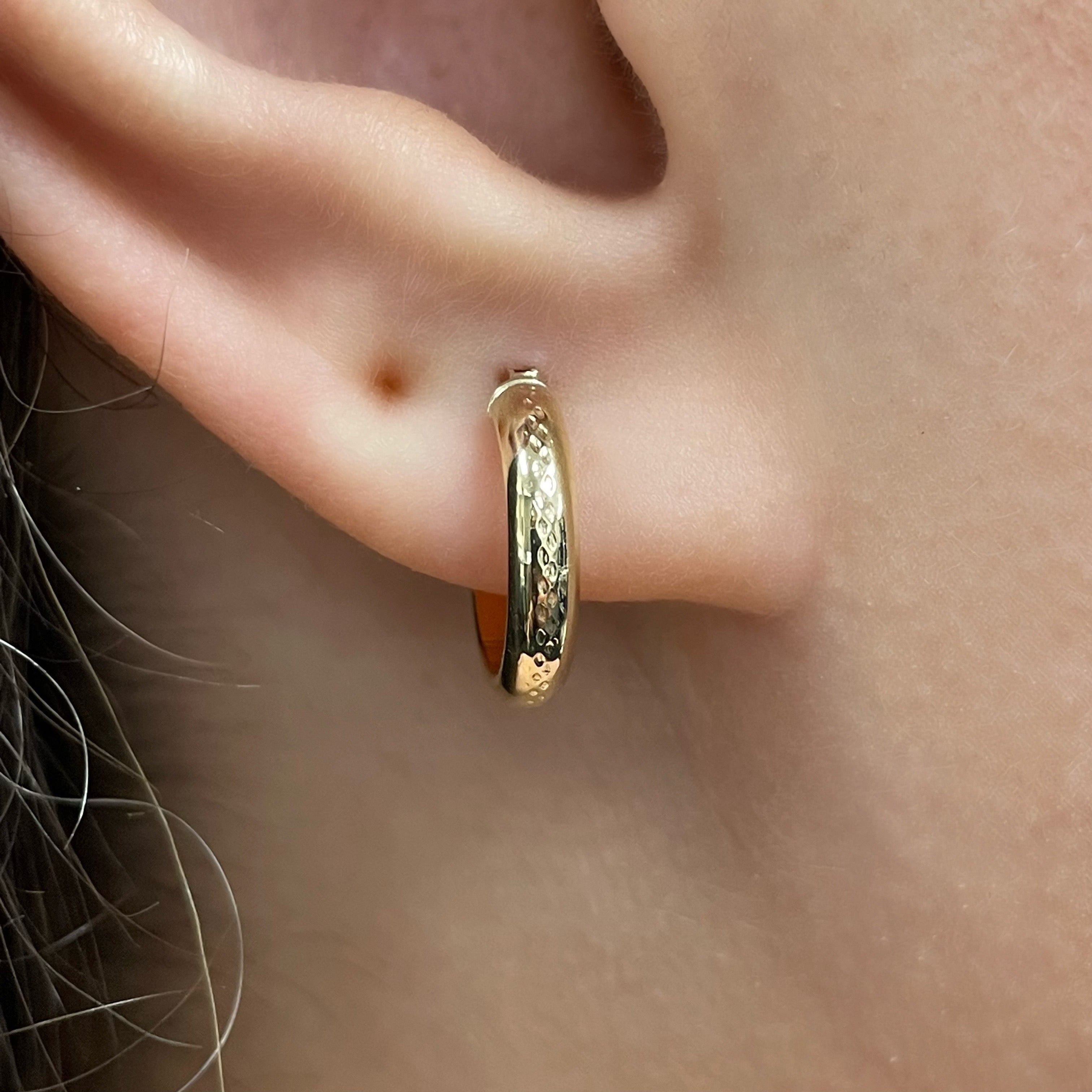 Italian 14k Yellow Gold Polished Waffle Snare Design Small Hollow Hoop Earrings