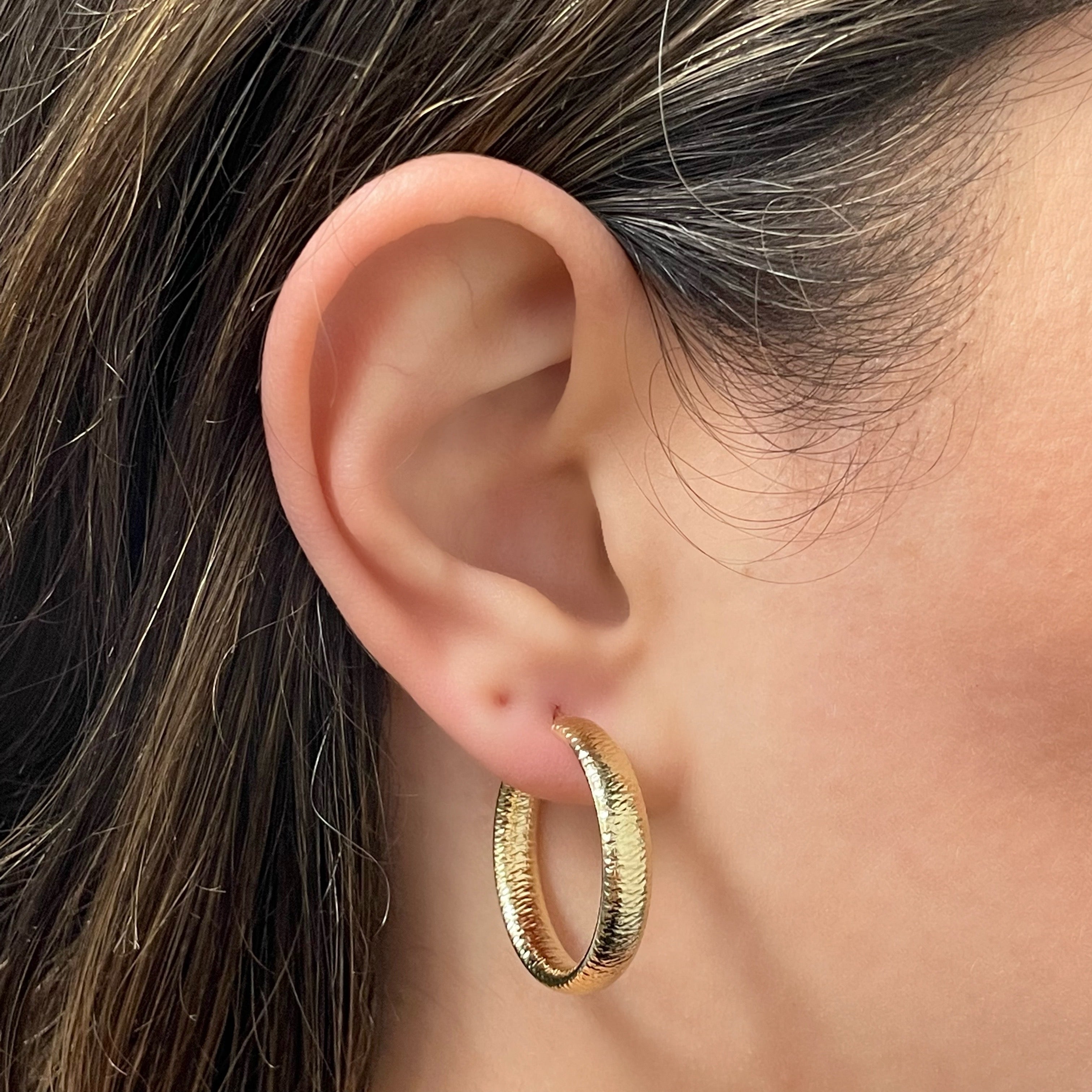 Italian 14k Yellow Gold Hollow Faceted Hoop Earrings 1.1" 5mm 3.8 grams