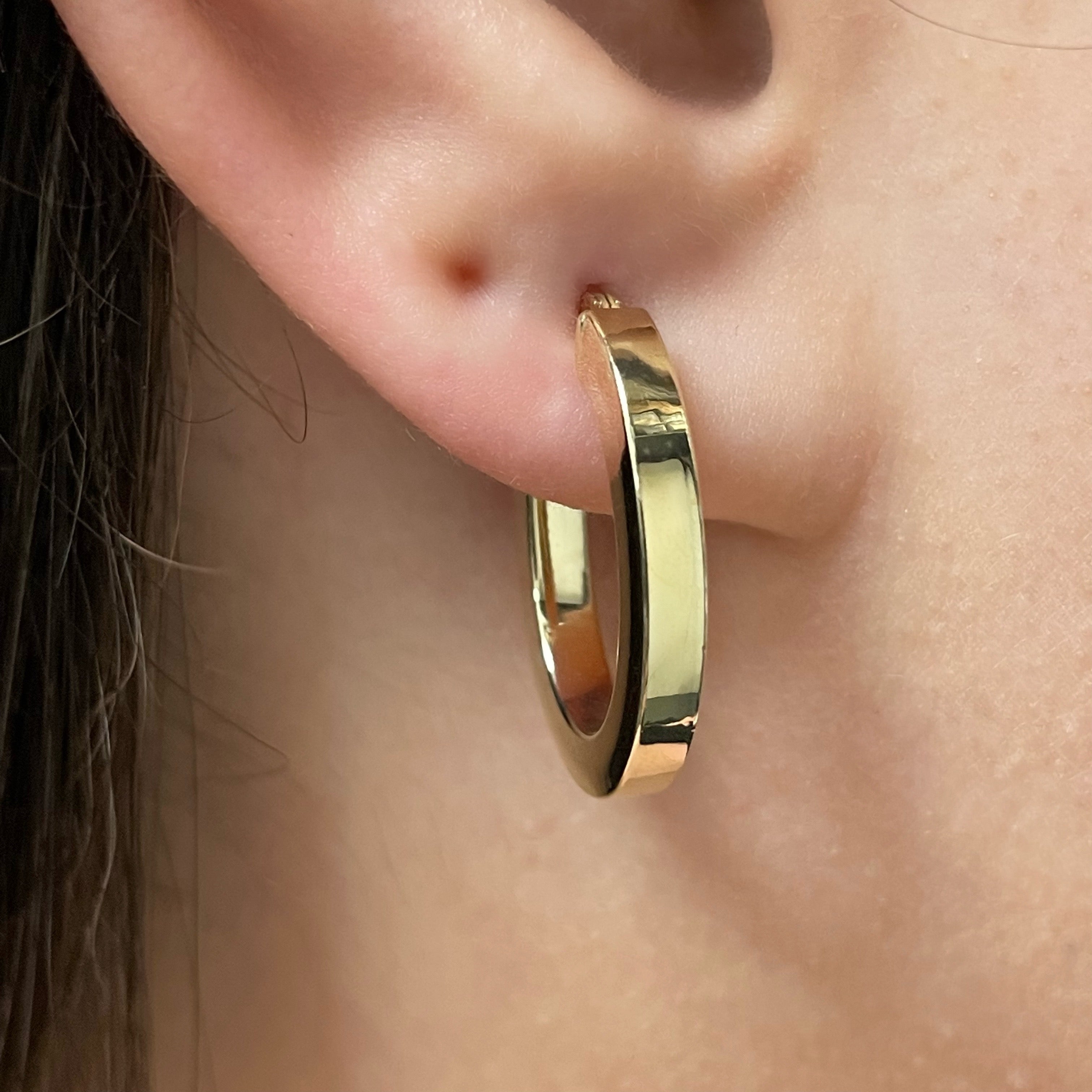Italian 14k Yellow Gold Polished Hollow Square Tube Oval Hoop Earrings